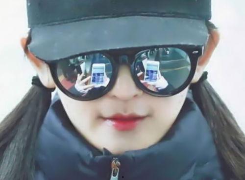 墨镜吃瓜是谁,揭秘网络红人的神秘面纱