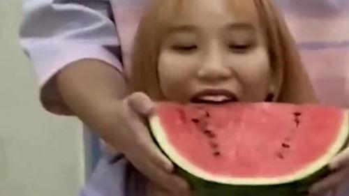 女友吃瓜什么意思,揭秘女友“吃瓜”背后的秘密与乐趣