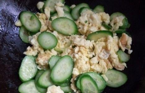 芥末酸瓜酱怎么吃,芥末酸瓜酱的多重食用指南