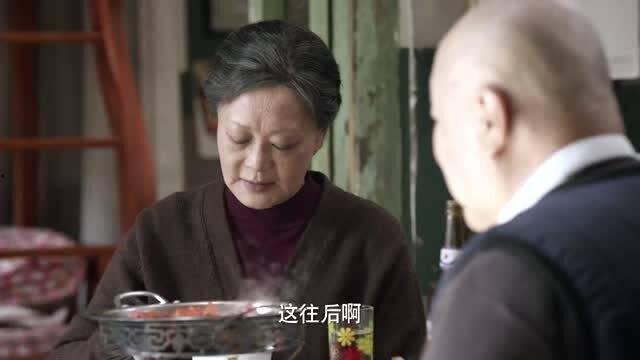 大爷大妈吃瓜看戏小说